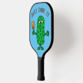 Grappige Pickle Pickleball speler gewoon drinken Pickleball Paddle (Links)