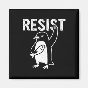 Grappige pinguïn verzet zich tegen pinguïns protes magneet