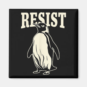 Grappige pinguïn verzet zich tegen pinguïns protes magneet