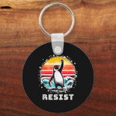 Grappige pinguïn verzet zich tegen pinguïns protes sleutelhanger (Voorkant)