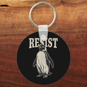Grappige pinguïn verzet zich tegen pinguïns protes sleutelhanger (Voorkant)