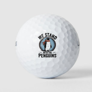 Grappige pinguïn verzet zich tegen protest tegen t golfballen