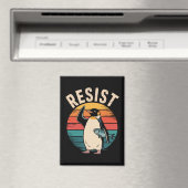 Grappige pinguïn verzet zich tegen tariefprotest magneet (Insitu (Vaatwasser))