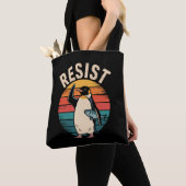 Grappige pinguïn verzet zich tegen tariefprotest tote bag (Dichtbij)