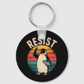 Grappige Pinguïn Weerstaat Protest Tegen Tarieven Sleutelhanger (Voorkant)