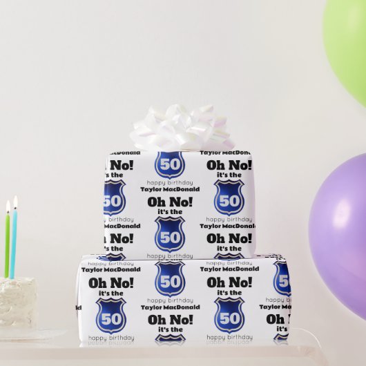 Grappige politieagent badge 50e verjaardag cadeaupapier (Feestgeschenken)