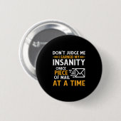 Grappige postbeambte postkoerier offerte ronde button 5,7 cm (Voorkant /achterkant)