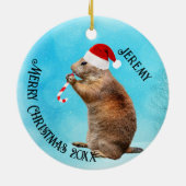 Grappige Prairiehond met Kerstmanhoed Keramisch Ornament (Achterkant)