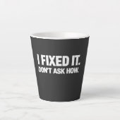Grappige programmeur debugging humor latte mok (Voorkant)