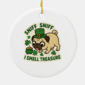 Grappige Pug-schatjacht St. Patrick's Day Keramisch Ornament (Achterkant)