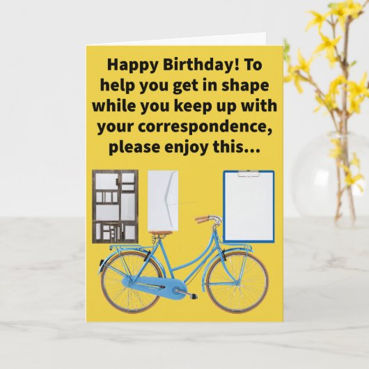 Grappige Pun Stationery Bike Gelukkige Verjaardag Kaart (Gele Bloem)