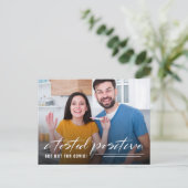 Grappige Quarantaine Foto Zwangerschap Aankondigin Briefkaart (Staand voorkant)