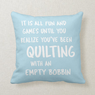 Grappige quote over quilten voor quilters blauw kussen