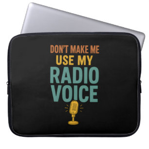 Grappige Radio Stem Citaat - Grote Stem Omroeper Laptop Sleeve