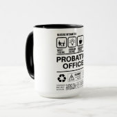 Grappige reclasseringsambtenaar die informatie beh mok (Voorkant links)