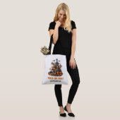 Grappige retro Halloween spooky Grave met Skelette Tote Bag (Op model)
