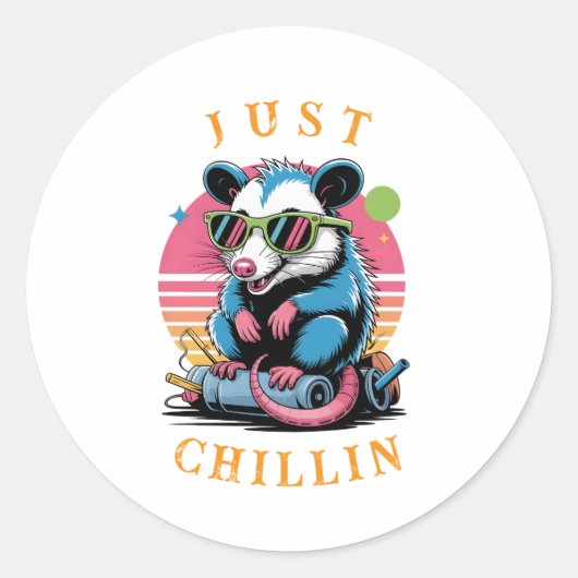 Grappige retro "Just Chillin" Opossum Ronde Sticker (Voorkant)