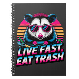 Grappige Retro Wasbeer Opossum Live Fast Eat Trash Notitieboek
