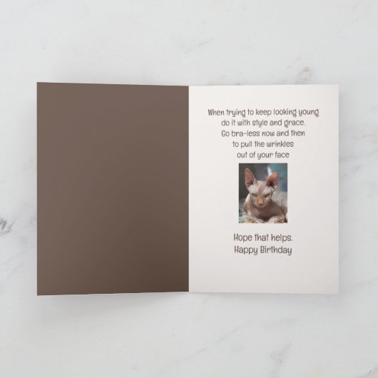 Grappige rimpels ouderdom over de heuvel kat dier kaart (Binnen)