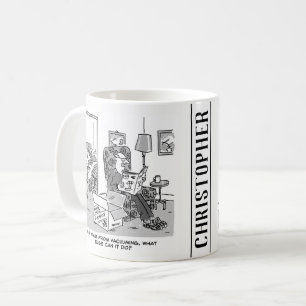 Grappige Robot Cartoon. Vrouw ligt in bed met een  Koffiemok