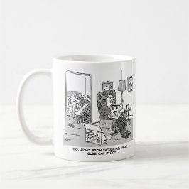 Grappige Robot Cartoon. Vrouw ligt in bed met een Koffiemok