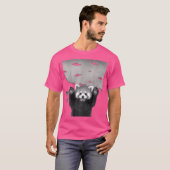 Grappige rode panda-selfie bij buitenaardse UFO-in T-shirt (Voorkant volledig)