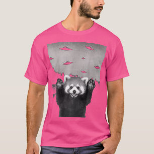 Grappige rode panda-selfie bij buitenaardse UFO-in T-shirt
