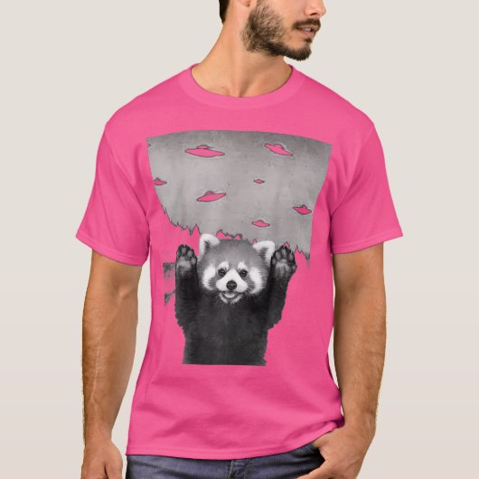 Grappige rode panda-selfie bij buitenaardse UFO-in T-shirt (Voorkant)