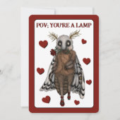 Grappige Rode Romantische Mot naar de Vlam Huwelij Feestdagenkaart (Voorkant)