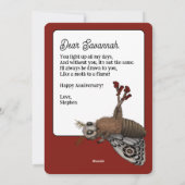 Grappige Rode Romantische Mot naar de Vlam Verjaar Feestdagenkaart (Achterkant)