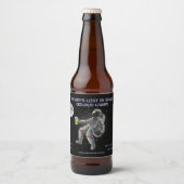 Grappige ruimtevaarder astronaut verloren in de ru bier etiket (Voorkant)