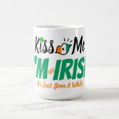 Grappige Saint Patrick's Day Kiss Me Ik ben Iers Koffiemok (Center)