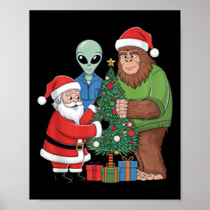 Grappige Santa Bigfoot Alien Decorating Christmas  Poster
