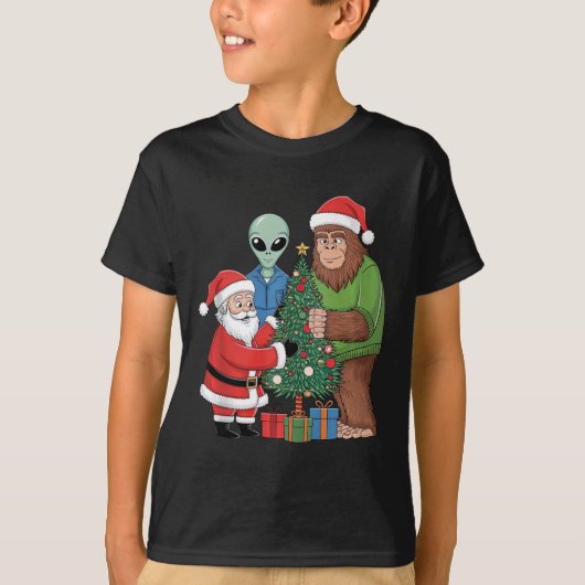 Grappige Santa Bigfoot Alien Decorating Christmas  T-shirt (Voorkant)