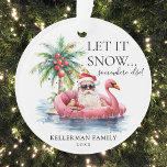 Grappige Santa Claus Tropical Beach Kerstmis Ornament<br><div class="desc">Grappig Santa Claus Tropical Beach Kerstversiering. Dit speelse kerstornament heeft een ontspannen kerstman in een zonnebril, loungen op een roze flamingo drijvend in de oceaan, met een palmboom versierd met ornamenten en zachte oceaangolven. De zin "Laat het sneeuwen... Ergens anders!" wordt bovenaan weergegeven in elegante scripttypografie. Je familienaam staat onderaan,...</div>