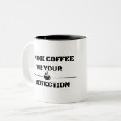 Grappige Sarcastische Mok - Ik Drink Koffie (Voorkant links)