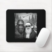 Grappige Sasquatch Meme Koude Selfie Met Santa Chr Muismat (Met muis)