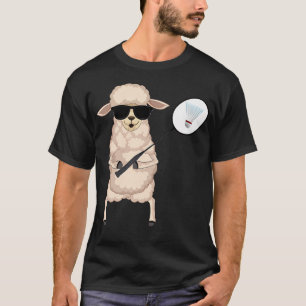 Grappige schaaplam wearing zonnebril spelend badmi t-shirt