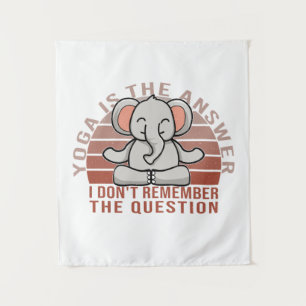 Grappige schattige olifant die yoga doet. Grappig  Wandkleed