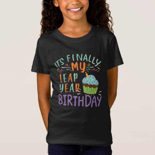 GRAPPIGE SCHRIKkelJAAR VERJAARDAG HET IS EIND ELIJ T-shirt (Voorkant)