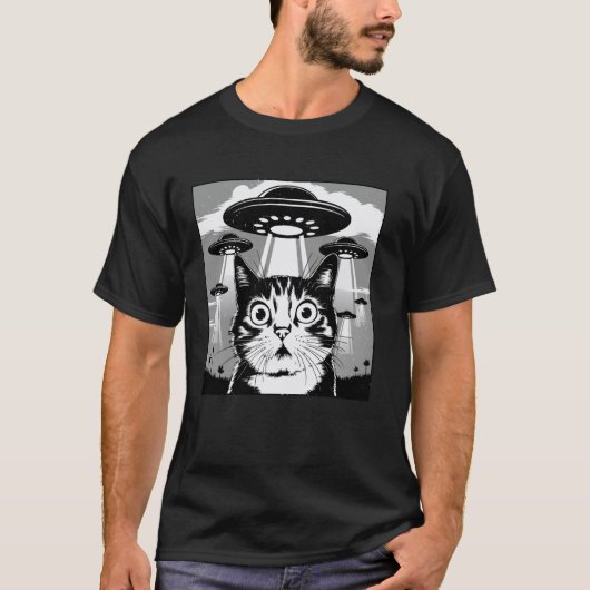 Grappige Sci-Fi, geschokte Cat Meme Alien Invasion T-shirt (Voorkant)