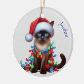 Grappige Siamese kat gewikkeld in Lichten Kerstmis Keramisch Ornament (Links)