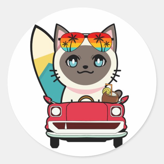Grappige siamese kat rijdt naar het strand ronde sticker (Voorkant)