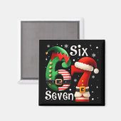 Grappige Six Seven 67 Meme 6 7 Elf Santa Kerstmis  Magneet (Voorkant / Achterkant)