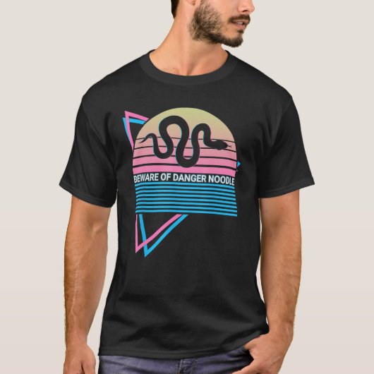 Grappige Slang Meme Retro Pas Op Voor Het Gevaarli T-shirt (Voorkant)