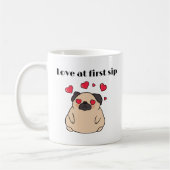 Grappige Smitten Pug Dog Love bij eerste slok Koffiemok (Links)