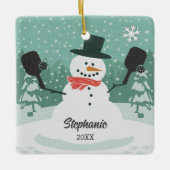 Grappige Sneeuwman Custom Pickleball Kerst Ornamen Keramisch Ornament (Voorkant)