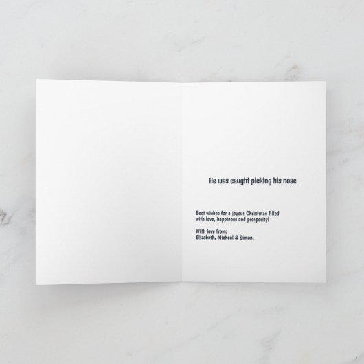 Grappige Sneeuwman Die in Zijn Neus Prikt met Kers Feestdagen Kaart (Binnen)