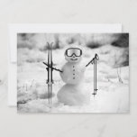 Grappige Sneeuwman Kerstmis Winter Sport Skiën Tri Feestdagenkaart<br><div class="desc">De Let It Snowman Winter Sports Downhill Ski Vacation Kaart is een heerlijk en feestelijk product op Base Reality. Dit briefkaart is uitermate geschikt voor het versturen van warme wensen en het verspreiden van feestvreugde tijdens het winterseizoen. Het ontwerp heeft een charmante sneeuwpop met wintersportuitrusting, klaar om de pistes te...</div>