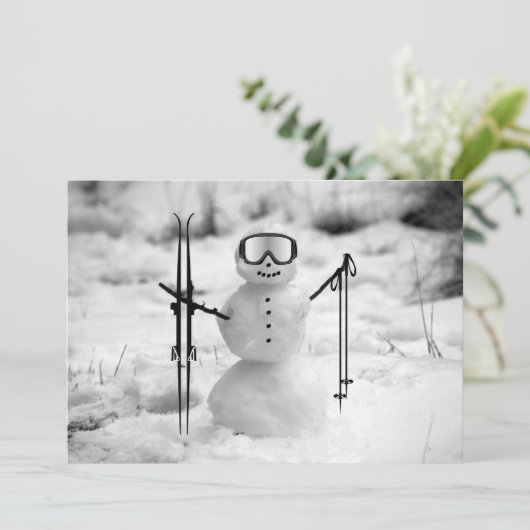 Grappige Sneeuwman Kerstmis Wintersport Skiën Vaka Feestdagenkaart (Staand voorkant)